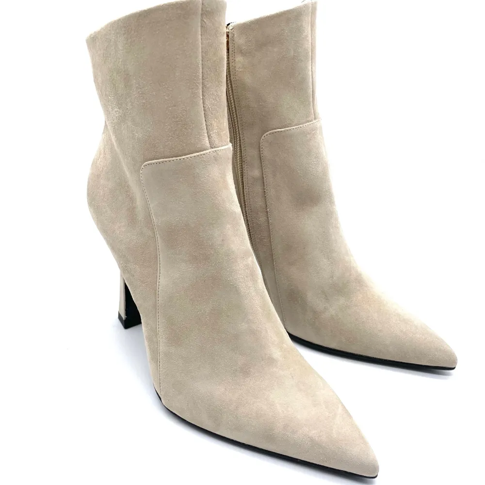 chiara_carrino_etosha_sto_1.webp Chiara Carrino 'Etosha' Stone Ankle Boot>Women Boots | Heels