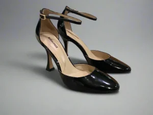 Lola Cruz 'Mara' Court Shoe>Women Heels